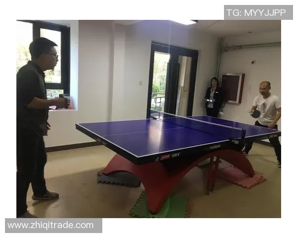 足球明星欢笑瞬间特效图片展现魅力与激情的完美结合